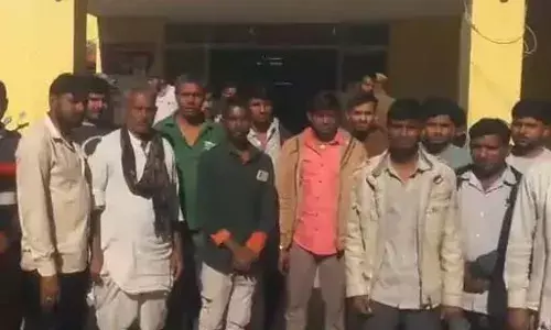 मासूम की मौत, परिजनों ने अस्पताल कंपाउंडर पर लगाया लापरवाही का आरोप मासूम की मौत, परिजनों ने अस्पताल कंपाउंडर पर लगाया लापरवाही का आरोप