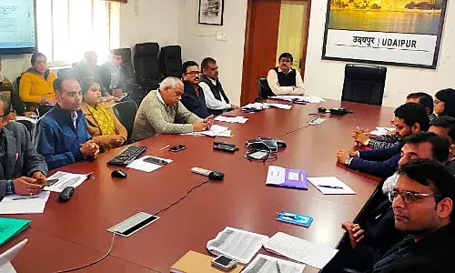 साप्ताहिक समीक्षा बैठक में कार्यक्रम तैयारियों और लंबित प्रकरणों के निस्तारण पर जोर