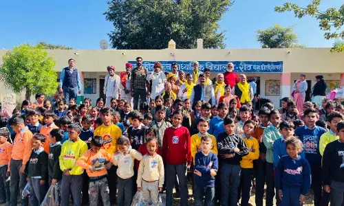 विद्यालय में 156 बालक-बालिकाओं को जर्सियां वितरित