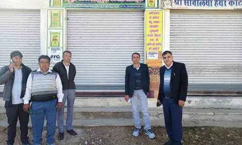 यूरिया वितरण में अनियमितिता पर 2 अनुज्ञापत्र निलंबित