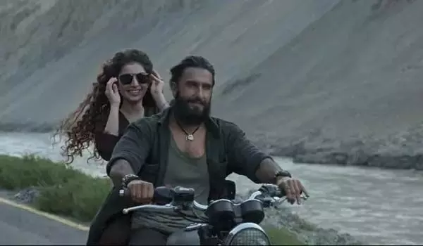 बॉक्स ऑफिस पर मूवी धुरंधर का जलवा, सारा अर्जुन ने रणवीर सिंह को लेकर लिखी ऐसी बात, जानें क्या कहा?