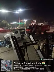 नशे की हालत में नाले में गिरे युवक को गौसेवकों ने निकाला नशे की हालत में नाले में गिरे युवक को गौसेवकों ने निकाला