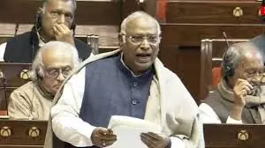 खड़गे का भाजपा पर जवाब, बोले आपने ही बंगाल में मुस्लिम लीग के साथ सरकार बनाई थी खड़गे का भाजपा पर जवाब, बोले आपने ही बंगाल में मुस्लिम लीग के साथ सरकार बनाई थी