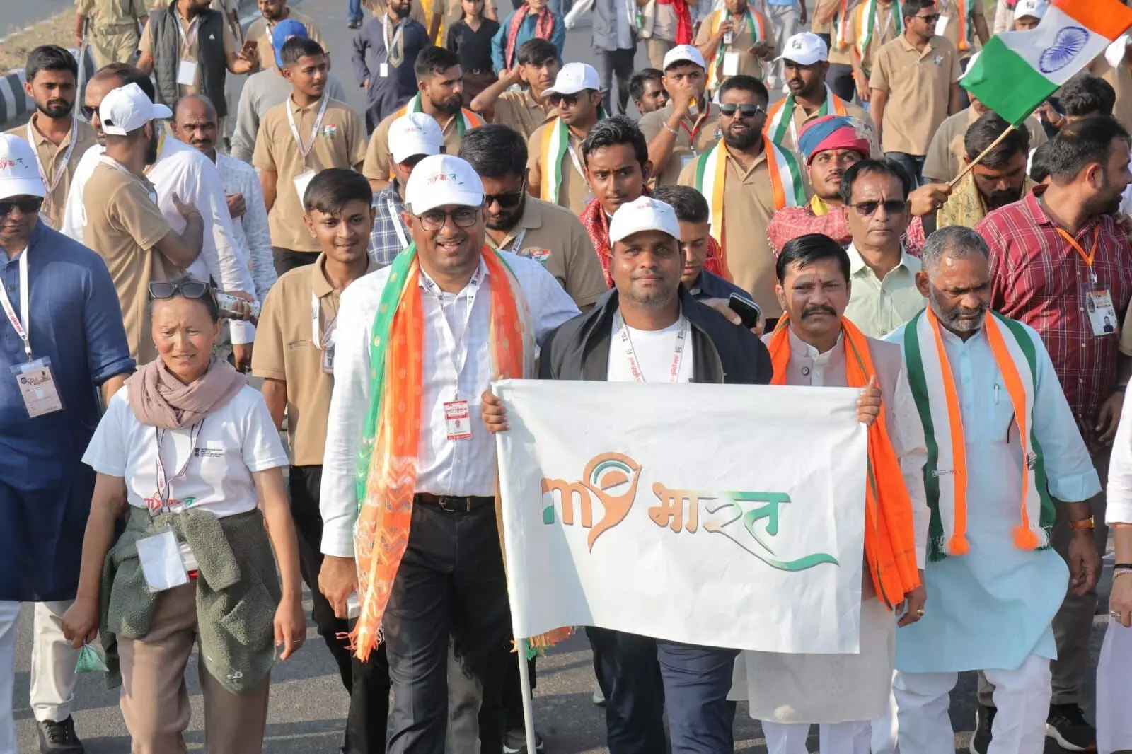 यूनिटी ऑफ़ स्टेचू तक 150 किलोमीटर की पद यात्रा पूर्ण की, ग्रामीणों ने किया स्वागत यूनिटी ऑफ़ स्टेचू तक 150 किलोमीटर की पद यात्रा पूर्ण की, ग्रामीणों ने किया स्वागत