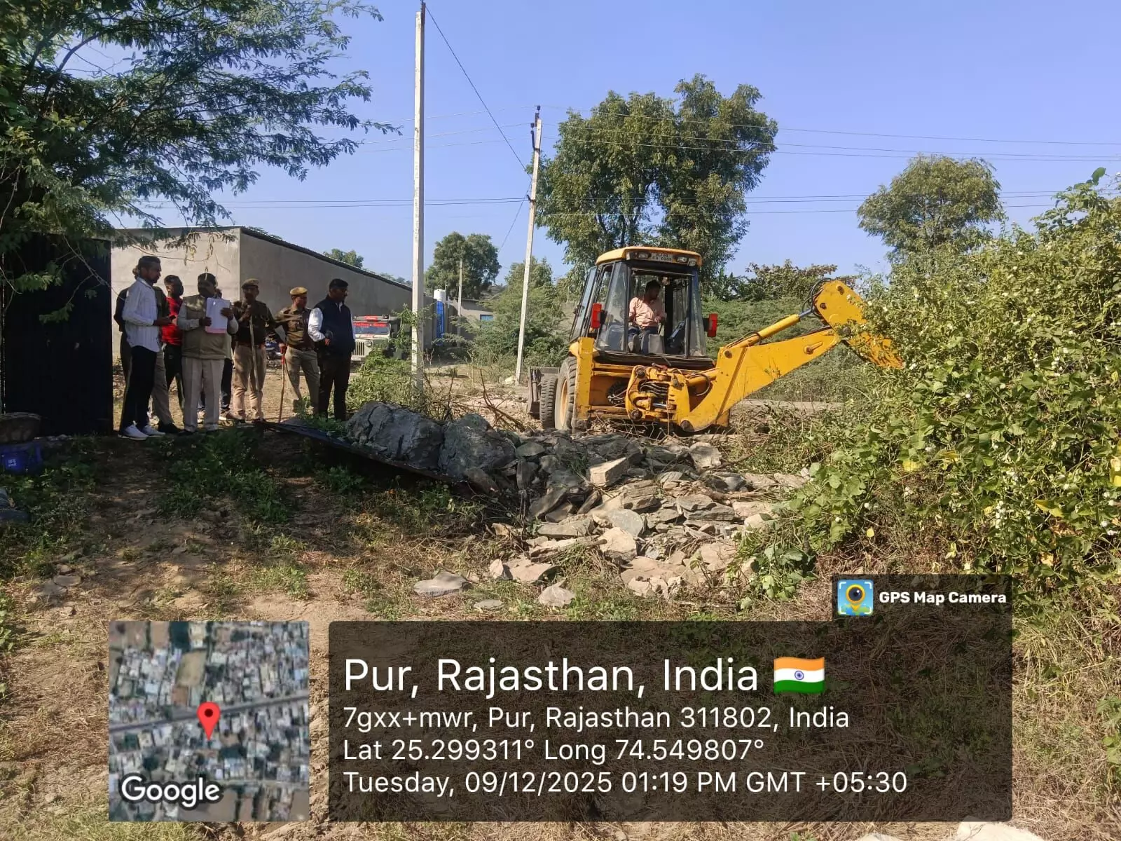 नगर निगम ने पुर में हटाया अतिक्रमण नगर निगम ने पुर में हटाया अतिक्रमण