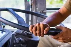 होटल पर चाय पीने रुके चालक को आया हार्टअटैक, अस्पताल में मृत घोषित किया