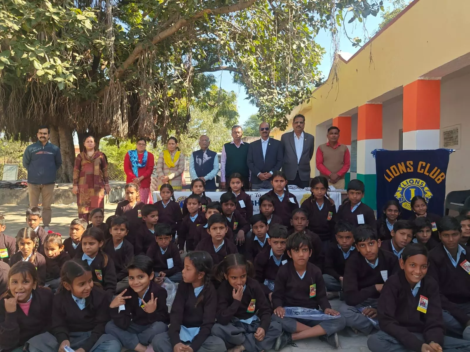 सर्दी से बचाव: लायंस क्लब भीलवाड़ा ने 251 जरूरतमंद विद्यार्थियों को स्वेटर वितरित किए