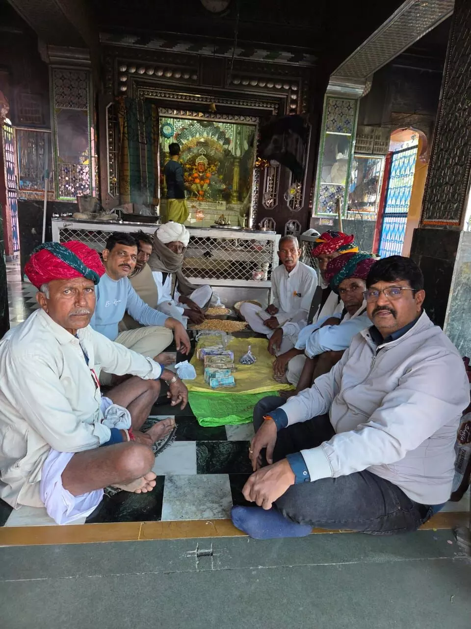 चामुंडा माता मंदिर का दाना पात्र खोला