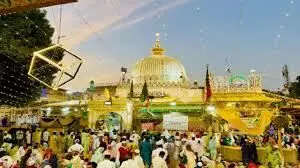 अजमेर में दरगाह और कलेक्ट्रेट को उड़ाने की धमकी, सुरक्षा एजेंसियां अलर्ट अजमेर में दरगाह और कलेक्ट्रेट को उड़ाने की धमकी, सुरक्षा एजेंसियां अलर्ट