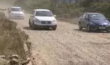 चित्रकूट सर्कल में दो माह बाद भी सड़क कार्य शुरू नहीं, धूल-मिट्टी से राहगीर और श्रमिक परेशान चित्रकूट सर्कल में दो माह बाद भी सड़क कार्य शुरू नहीं, धूल-मिट्टी से राहगीर और श्रमिक परेशान