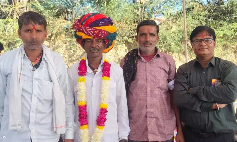 ढीकोला चौकी क्षेत्र के कहार समाज की पंचायत बैठक में चौहान बने पटेल