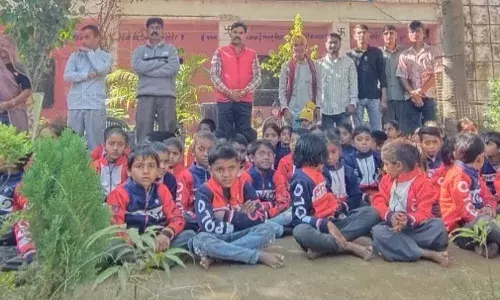 ऊनी वस्त्र पाकर खिले विद्यार्थियों के चेहरे