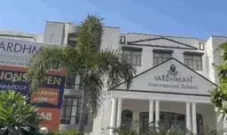 जयपुर में वर्धमान-ग्रुप के ऑफिस में करोड़ों का कैश मिला:नोट गिनने मंगवानी पड़ी मशीन, इनकम टैक्स की टीम ने 6 ठिकानों पर रेड डाली