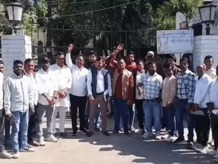 देबारी–काया बाईपास पर सर्विस रोड और अंडरपास की मांग तेज, पेराफेरी जिला संघर्ष समिति भी आंदोलन के समर्थन में उतरी देबारी–काया बाईपास पर सर्विस रोड और अंडरपास की मांग तेज, पेराफेरी जिला संघर्ष समिति भी आंदोलन के समर्थन में उतरी