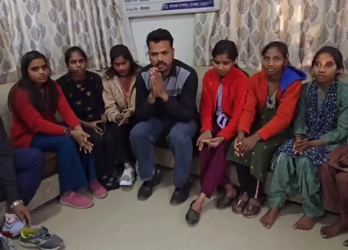 भीलवाड़ा में अवैध चीट-फंड कंपनी चलाने का आरोप!, जॉब का झांसा… और अंदर चल रहा ‘ब्रेनवॉश कैंप’! भीलवाड़ा में अवैध चीट-फंड कंपनी चलाने का आरोप!, जॉब का झांसा… और अंदर चल रहा ‘ब्रेनवॉश कैंप’!