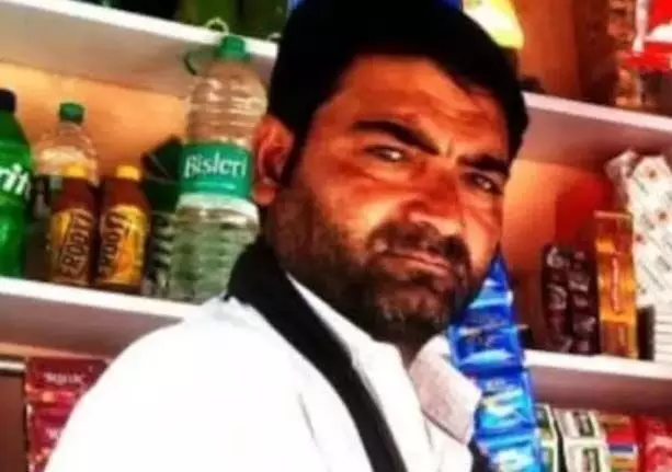 बीएलओ ने की खुदकुशी, पेड़ पर लटका मिला शव; इलाके में फैली सनसनी बीएलओ ने की खुदकुशी, पेड़ पर लटका मिला शव; इलाके में फैली सनसनी