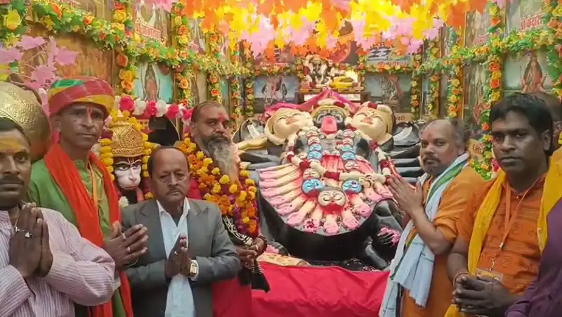 जयकारों के बीच त्रिमुखी महाकाली की रथयात्रा भीलवाड़ा से उज्जैन–पावागढ़ तीर्थ के लिए रवाना जयकारों के बीच त्रिमुखी महाकाली की रथयात्रा भीलवाड़ा से उज्जैन–पावागढ़ तीर्थ के लिए रवाना