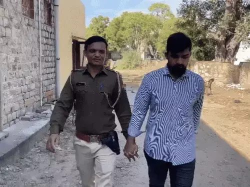 अजमेर में नाकाबंदी कर तस्कर को किया गिरफ्तार:कार से 890 ग्राम अफीम पकड़ी, एनडीपीएस एक्ट में मुकदमा दर्ज