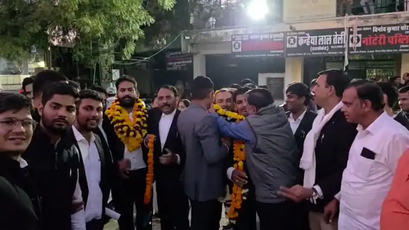 जीत के बाद बधाईयों का दौर , अंकुर सनाढ्य जीत के बाद बधाईयों का दौर , अंकुर सनाढ्य