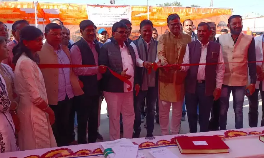 निःशुल्क आयुर्वेद चिकित्सा शिविर का शुभारम्भ निःशुल्क आयुर्वेद चिकित्सा शिविर का शुभारम्भ