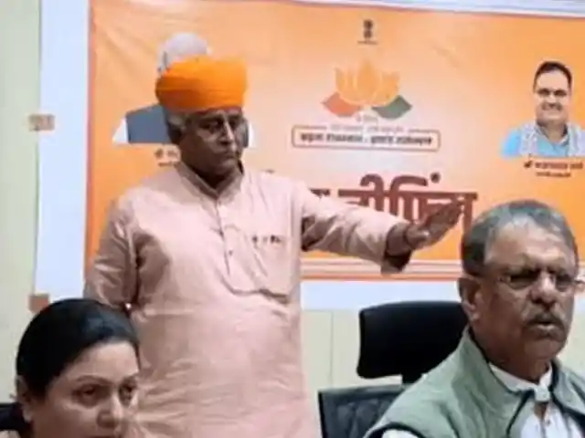 बीकानेर में भाजपा विधायक को नहीं मिली कुर्सी, प्रेस कॉन्फ्रेंस में खड़े रहे, सवाल पर भड़के