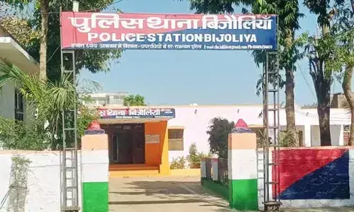 डंपर की टक्कर से बाइक सवार दो युवक गंभीर घायल