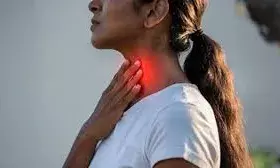 गले की सूजन और खराश से राहत देंगे असरदार आयुर्वेदिक नुस्खे