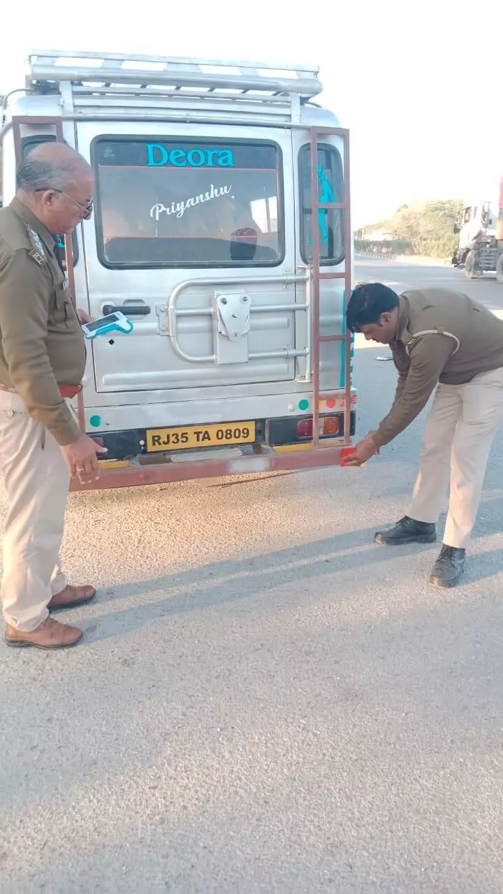 उदयपुर में सड़क सुरक्षा पखवाड़े के तहत आरटीओ कार्यालय में निःशुल्क चिकित्सा जांच शिविर आयोजित उदयपुर में सड़क सुरक्षा पखवाड़े के तहत आरटीओ कार्यालय में निःशुल्क चिकित्सा जांच शिविर आयोजित