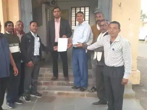 प्रबोधक संघ ने आसींद उपखंड अधिकारी को सौंपा ज्ञापन प्रबोधक संघ ने आसींद उपखंड अधिकारी को सौंपा ज्ञापन
