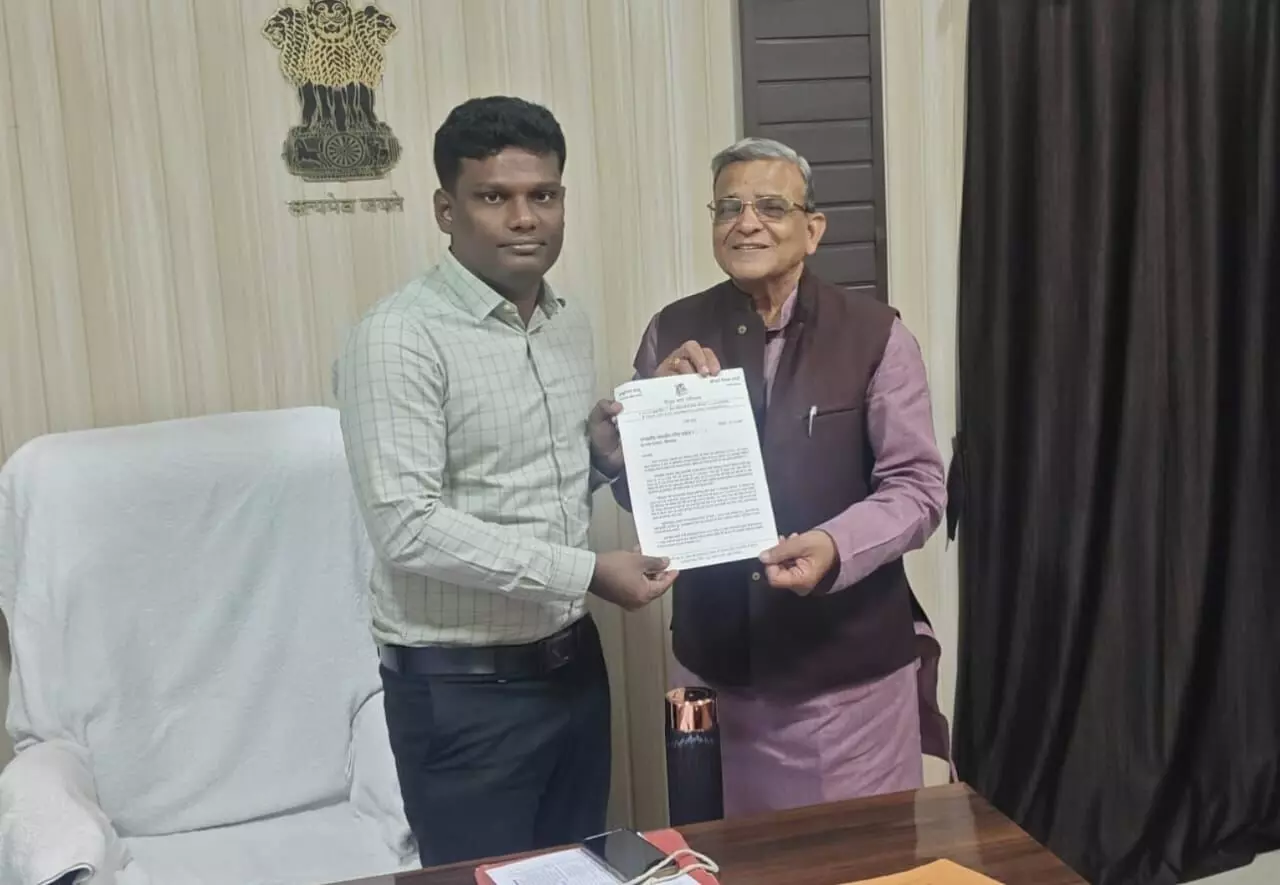 वन विकास से जुड़े मुद्दों को लेकर जाजू ने डीएफओ से की गंभीर चर्चा वन विकास से जुड़े मुद्दों को लेकर जाजू ने डीएफओ से की गंभीर चर्चा