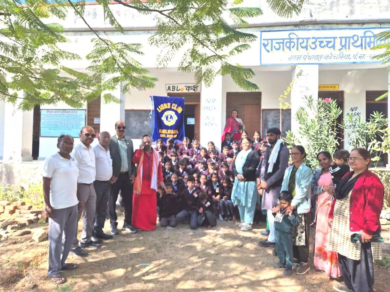 लायंस क्लब ने 235 जरूरतमंद विद्यार्थियों को ऊनी जर्सियों का किया वितरण लायंस क्लब ने 235 जरूरतमंद विद्यार्थियों को ऊनी जर्सियों का किया वितरण