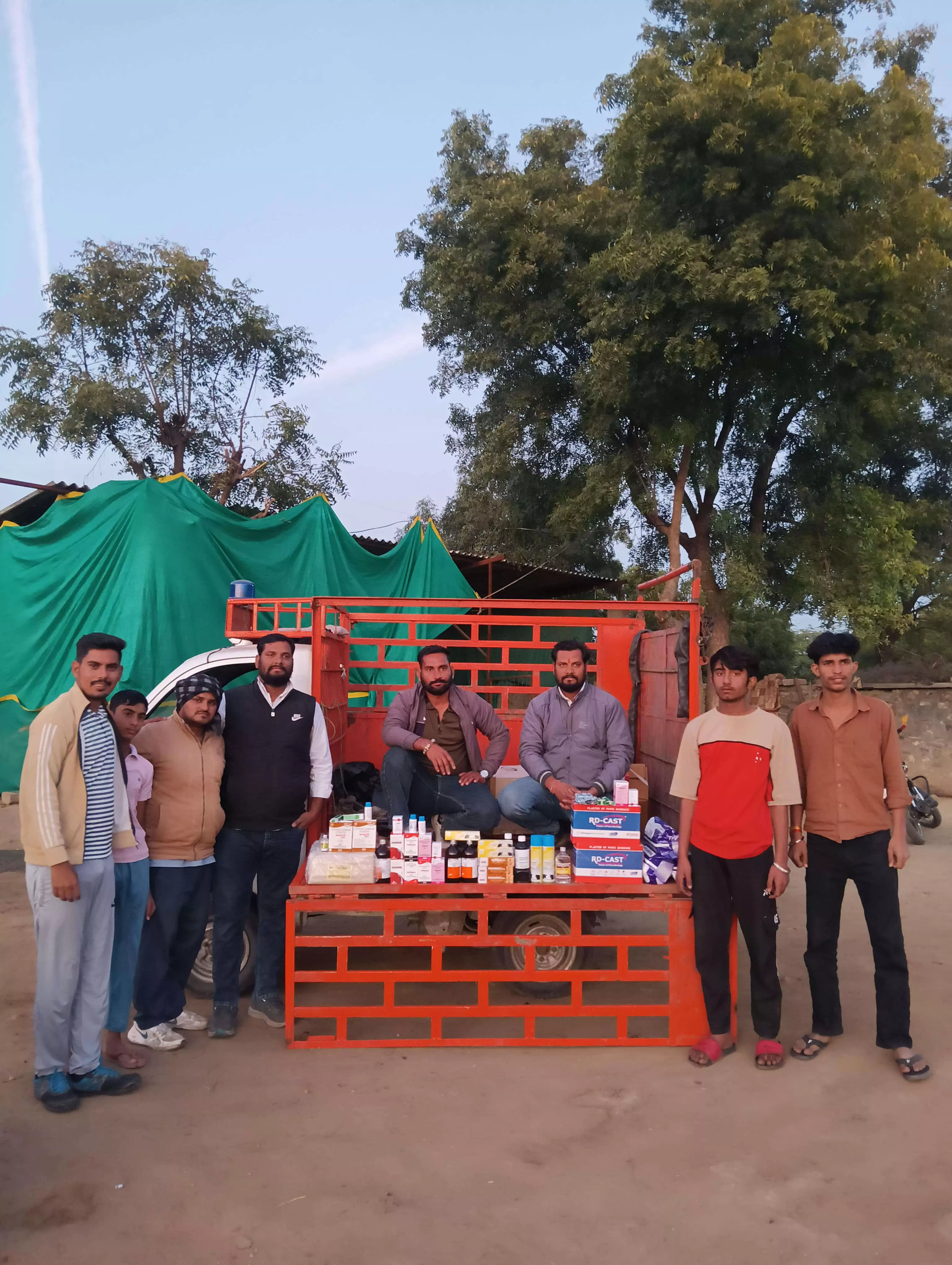 श्री राम गौसेवा समिति ने उपचार केंद्रों को दवाइयां भेंट कीं श्री राम गौसेवा समिति ने उपचार केंद्रों को दवाइयां भेंट कीं