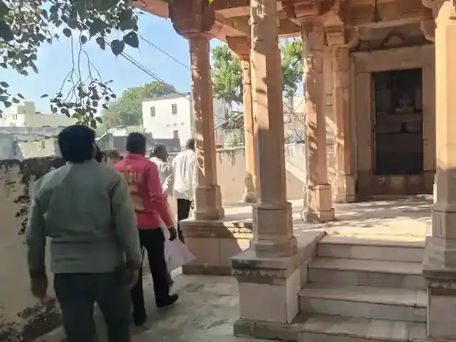 बरसनी गांव के जैन मंदिर से भगवान पार्श्वनाथ की दो प्राचीन मूर्तियां चोरी