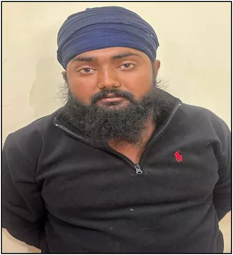 तीस किलो पोस्त सहित गिरफ्तार,कार जब्त