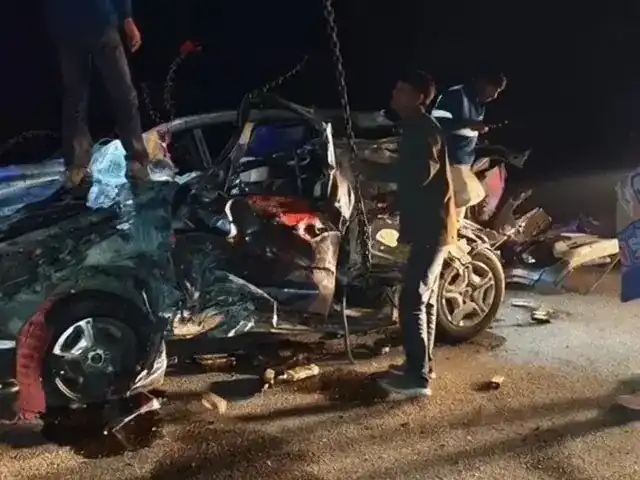 ट्रक की टक्कर से कार सवार दो युवकों की मौत