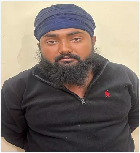 तीस किलो पोस्त सहित गिरफ्तार,कार जब्त तीस किलो पोस्त सहित गिरफ्तार,कार जब्त