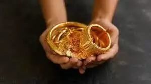 नकली सोने के झांसे में आए शख्स से 25 लाख की ठगी, मुंबई पुलिस ने 5 आरोपियों को पकड़ा नकली सोने के झांसे में आए शख्स से 25 लाख की ठगी, मुंबई पुलिस ने 5 आरोपियों को पकड़ा