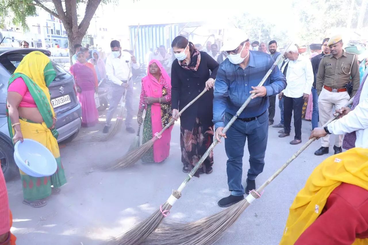 प्रधानमंत्री की पहल पर गाँव-गाँव पहुंचा स्वच्छता का संदेश, आमजन में आई जागरूकता :विधायक माहेश्वरी प्रधानमंत्री की पहल पर गाँव-गाँव पहुंचा स्वच्छता का संदेश, आमजन में आई जागरूकता :विधायक माहेश्वरी