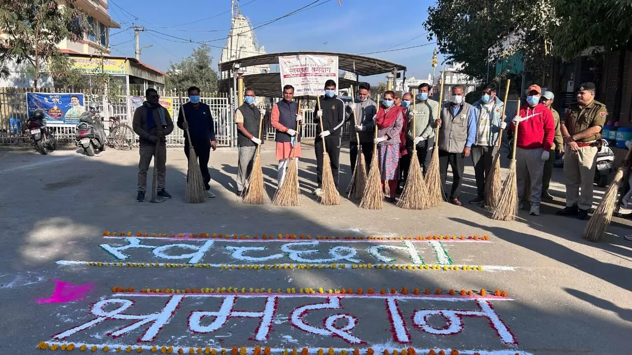 स्वच्छता अभियान के जरिए मनाई राज्य सरकार के सफल दो वर्ष पूर्ण होने की वर्षगांठ स्वच्छता अभियान के जरिए मनाई राज्य सरकार के सफल दो वर्ष पूर्ण होने की वर्षगांठ