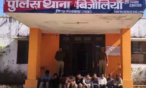 बिजौलिया पुलिस की नशे के खिलाफ बड़ी कार्रवाई, 23 आरोपी हवालात में बिजौलिया पुलिस की नशे के खिलाफ बड़ी कार्रवाई, 23 आरोपी हवालात में