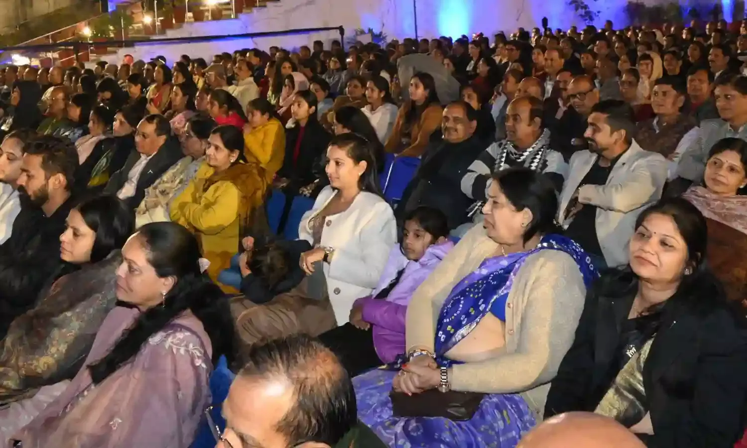 दुनिया में कोई रिश्ता छोटा-बड़ा नहीं होता... लेकिन मेरी मां के बराबर कोई खड़ा नहीं होता : मनोज मुंतशिर