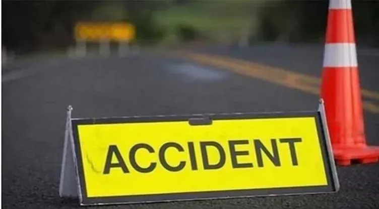 स्कूल बस और बोलेरो कैंपर के बीच टक्कर, हादसे में करीब 12 लोग हुए घायल