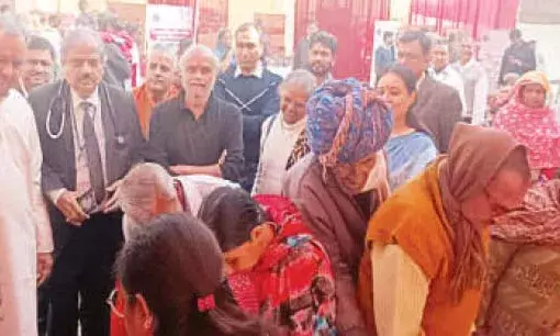 राज्य सरकार के दो वर्ष पूरे होने के अवसर पर आरोग्य शिविर में लोग हुए लाभान्वित, उमड़ी भारी भीड़