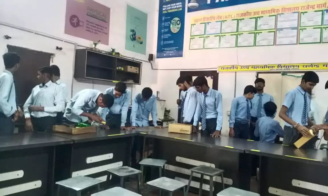 राजकीय उच्च माध्यमिक विद्यालय राजेन्द्र मार्ग को मिला राष्ट्रीय स्तर का सम्मान राजकीय उच्च माध्यमिक विद्यालय राजेन्द्र मार्ग को मिला राष्ट्रीय स्तर का सम्मान