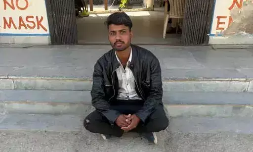 डेढ़ साल बाद गिरफ्त में आया 5 हजार का इनामी बदमाश, बिजली तार चोरी का था आरोपी डेढ़ साल बाद गिरफ्त में आया 5 हजार का इनामी बदमाश, बिजली तार चोरी का था आरोपी