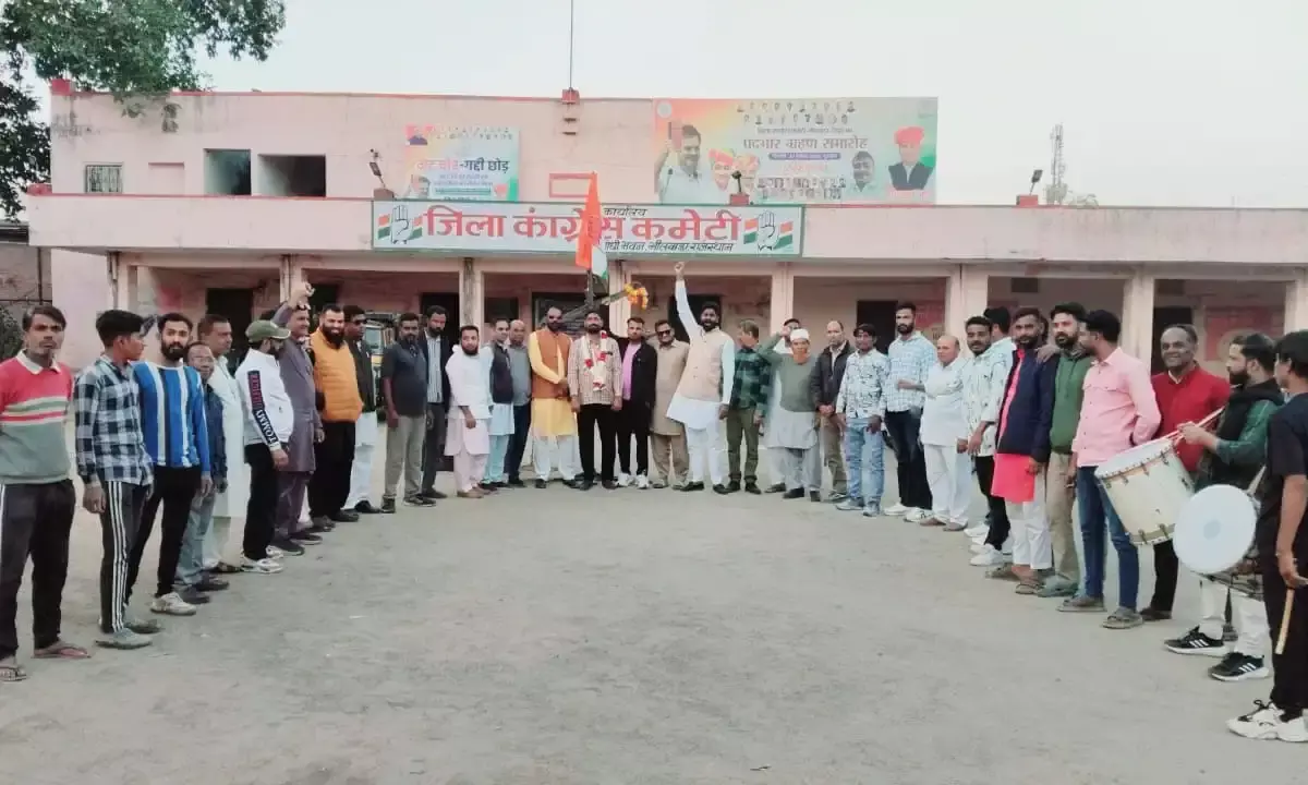 कांग्रेस अल्पसंख्यक विभाग के नव नियुक्त शहर जिलाध्यक्ष का फलों से स्वागत कांग्रेस अल्पसंख्यक विभाग के नव नियुक्त शहर जिलाध्यक्ष का फलों से स्वागत