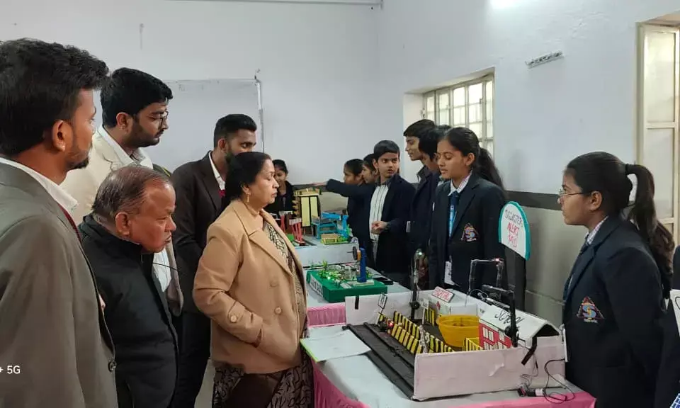 विज्ञान महोत्सव में विद्यार्थियों ने प्रस्तुत किए 25 नवाचार आधारित विज्ञान मॉडल