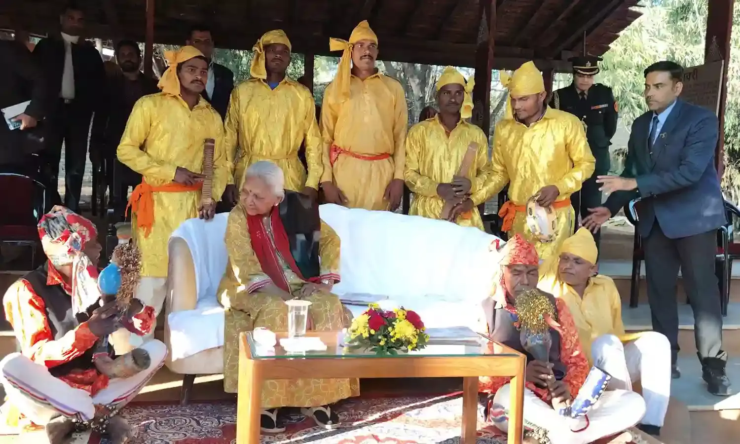 उत्तर प्रदेश के राज्यपाल ने किया शिल्पग्राम का भ्रमण