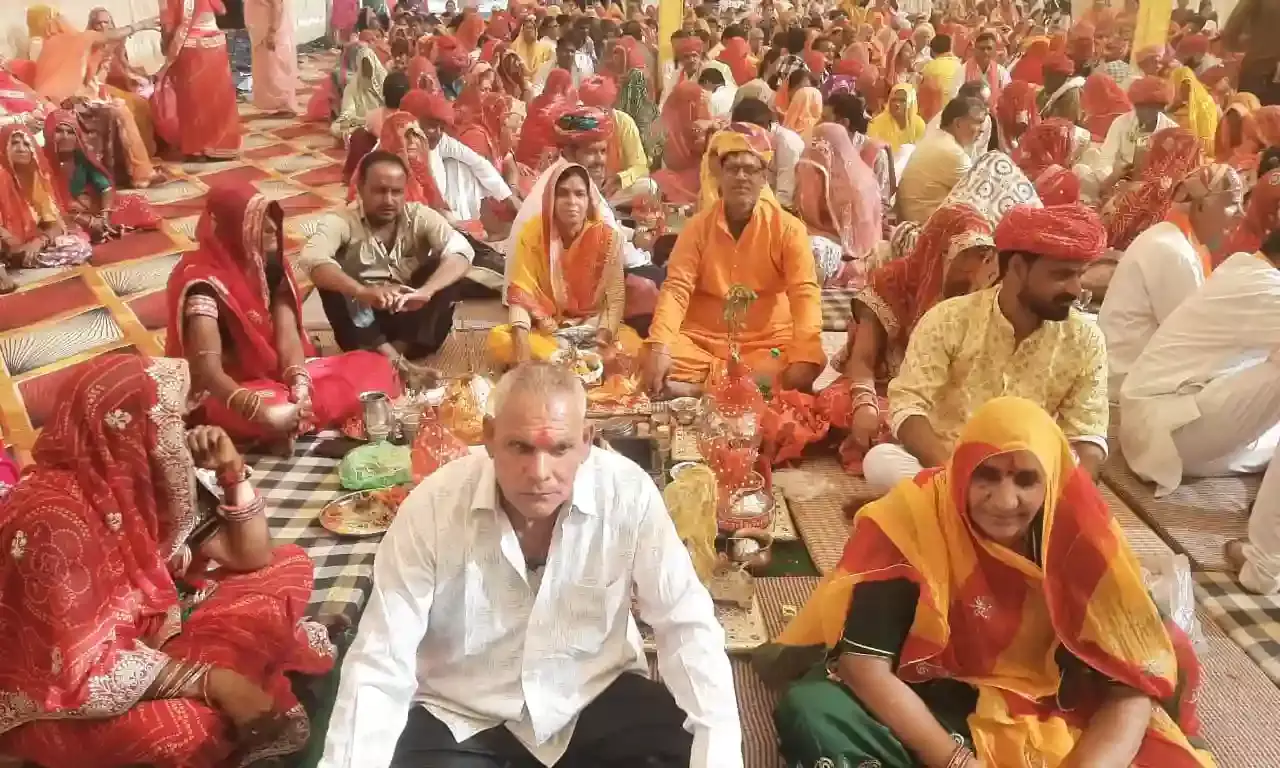 शौभायात्रा निकाली, संस्कार भागवत और 108 तुलसी विवाह संपन्न