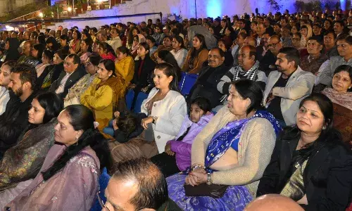 दुनिया में कोई रिश्ता छोटा-बड़ा नहीं होता... लेकिन मेरी मां के बराबर कोई खड़ा नहीं होता : मनोज मुंतशिर